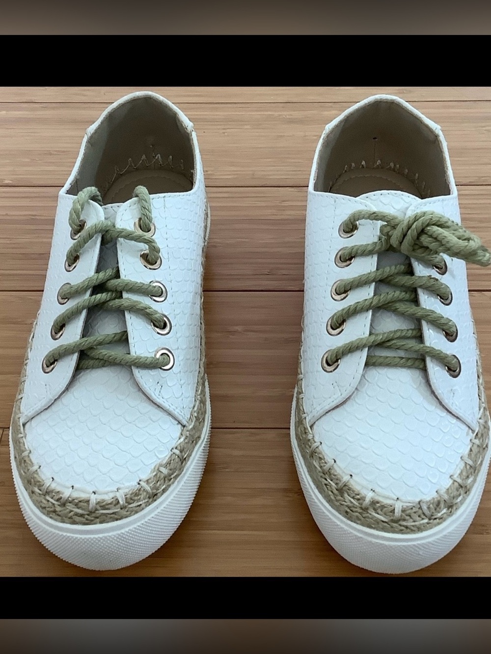 BRAND NEW! VENUS Winter White and Green Sneakers